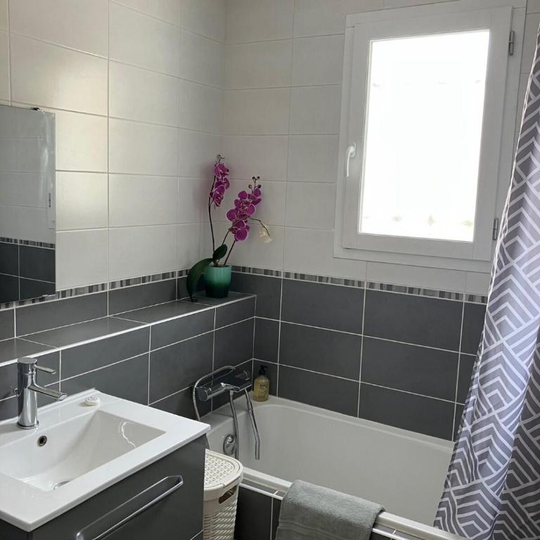 Charmante Villa avec Piscine Jardin et BBQ à 30min de Nice - Villa con 2 Camere da Letto - 37