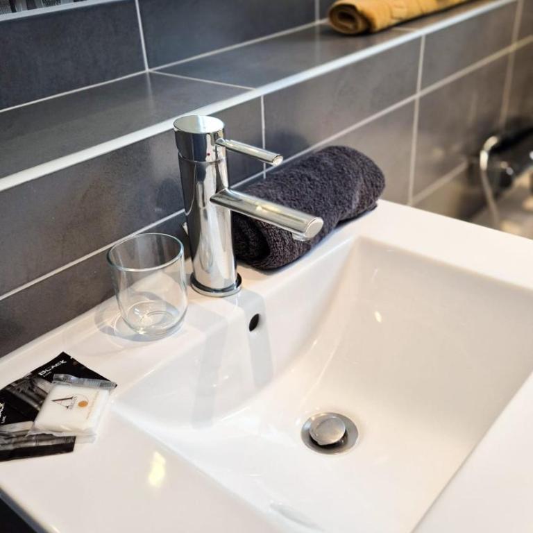 Charmante Villa avec Piscine Jardin et BBQ à 30min de Nice - Villa con 2 Camere da Letto - 49