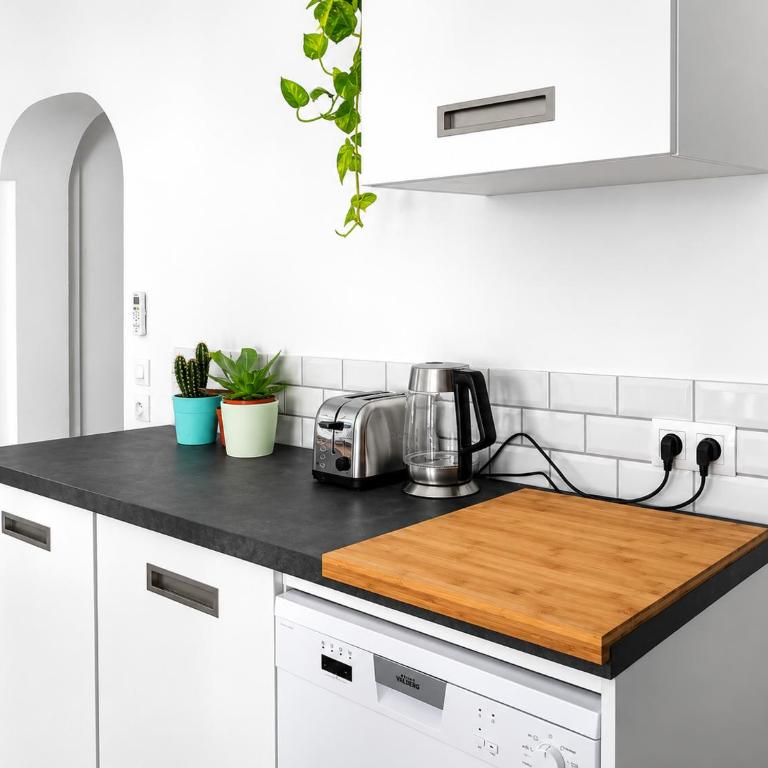 Beautifully Bright Apartment in Old Town Saint-Tropez - Studio - 4