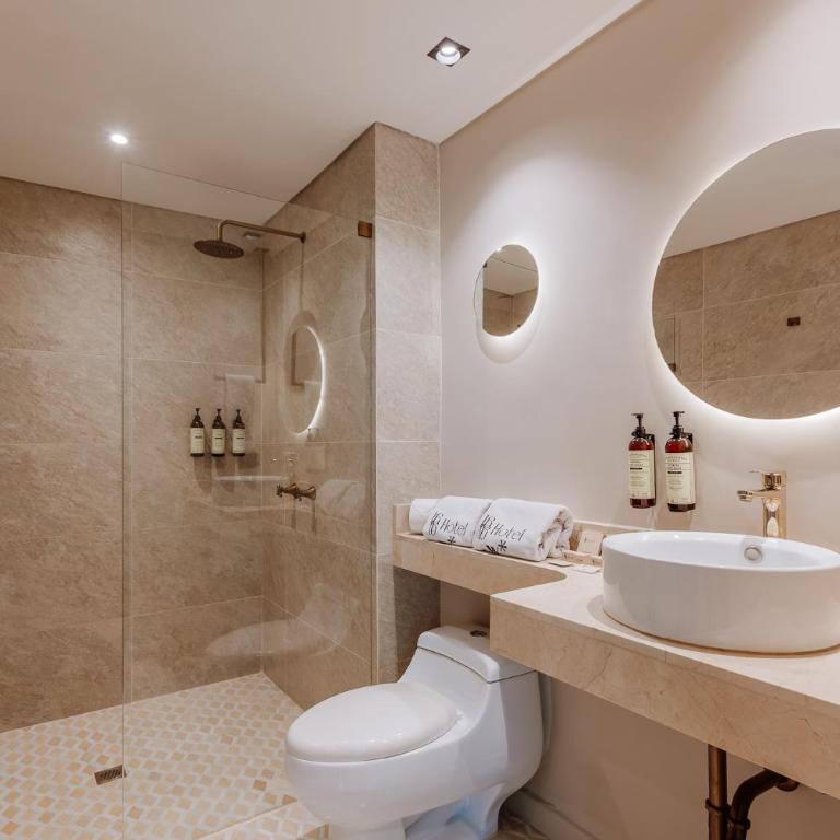 1616 Hotel - Habitación Doble Estándar con 2 camas dobles - 12