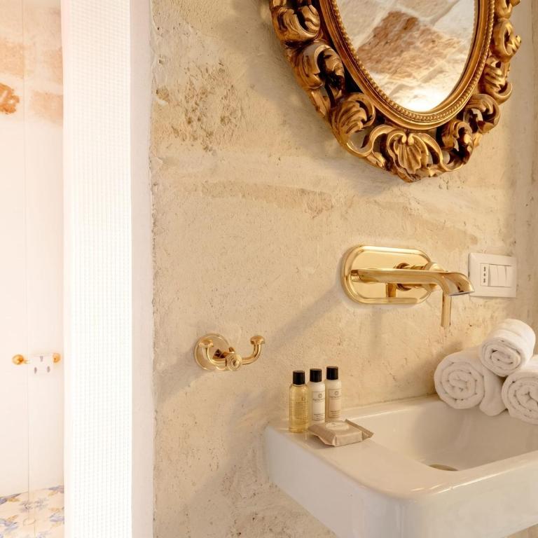 Elegant Comfort in the Historic Center-Palazzo Principessa - Camera Matrimoniale Piccola - 7