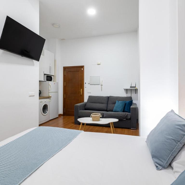 Holidays2Malaga Carreteria 97 Loft High Speed WIFI - Estudio con sofá cama - 10