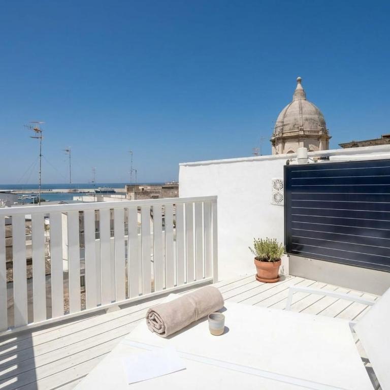 Elegant Comfort in the Historic Center-Palazzo Principessa - Camera Matrimoniale con Balcone e Vista Mare - 16