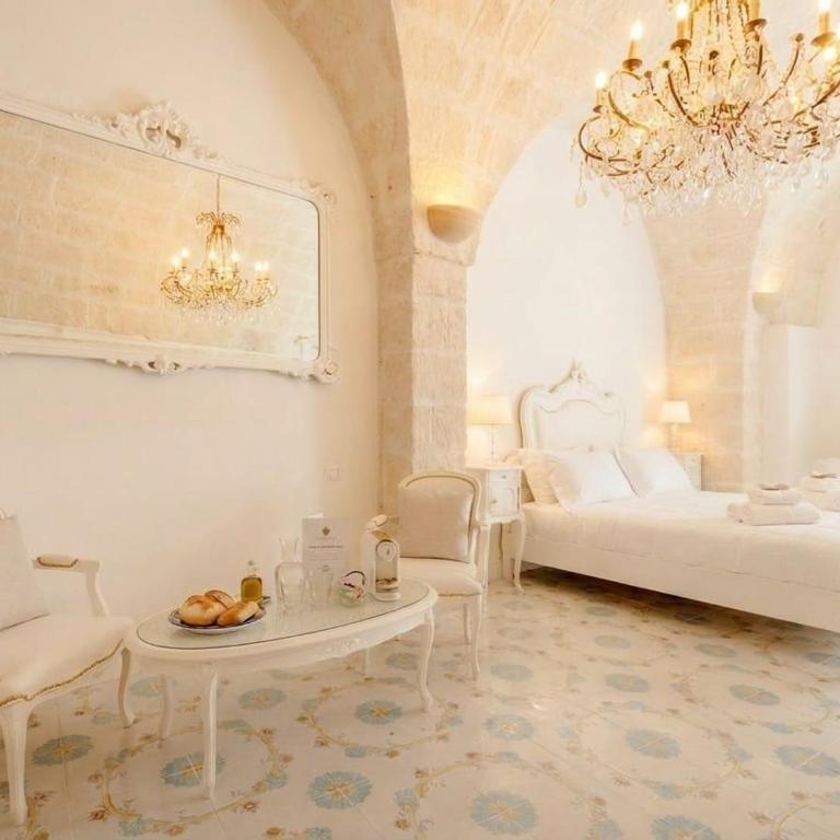 Elegant Comfort in the Historic Center-Palazzo Principessa - Camera Matrimoniale con Balcone e Vista Mare - 13