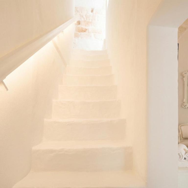 Elegant Comfort in the Historic Center-Palazzo Principessa - Camera Matrimoniale con Balcone e Vista Mare - 6