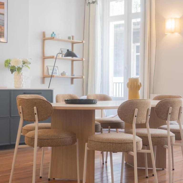 Luxueux Appartement - Hyper Centre - Climatisation - Balcon - Deluxe Apartment mit 3 Schlafzimmern - 35