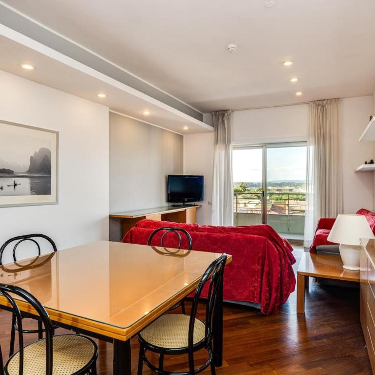 Bright Apartment with View and Parking - Two-Bedroom Apartment - 8