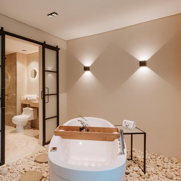 1616 Hotel - Superior Double Room with Two Double Beds with Bathtub - 2