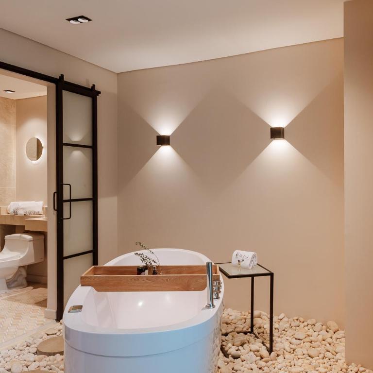 1616 Hotel - Superior Double Room with Two Double Beds with Bathtub - 10