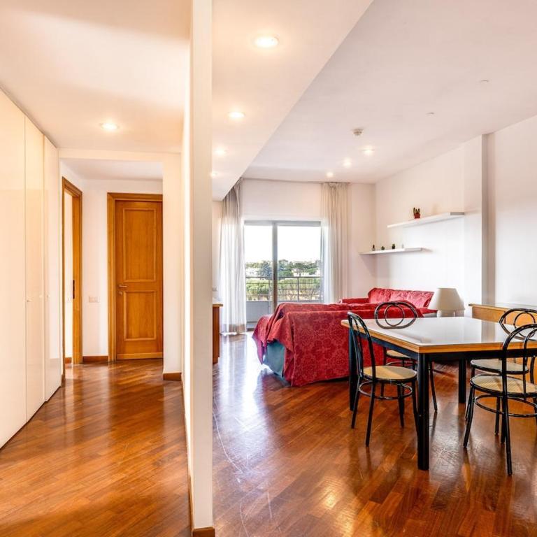 Bright Apartment with View and Parking - Two-Bedroom Apartment - 14