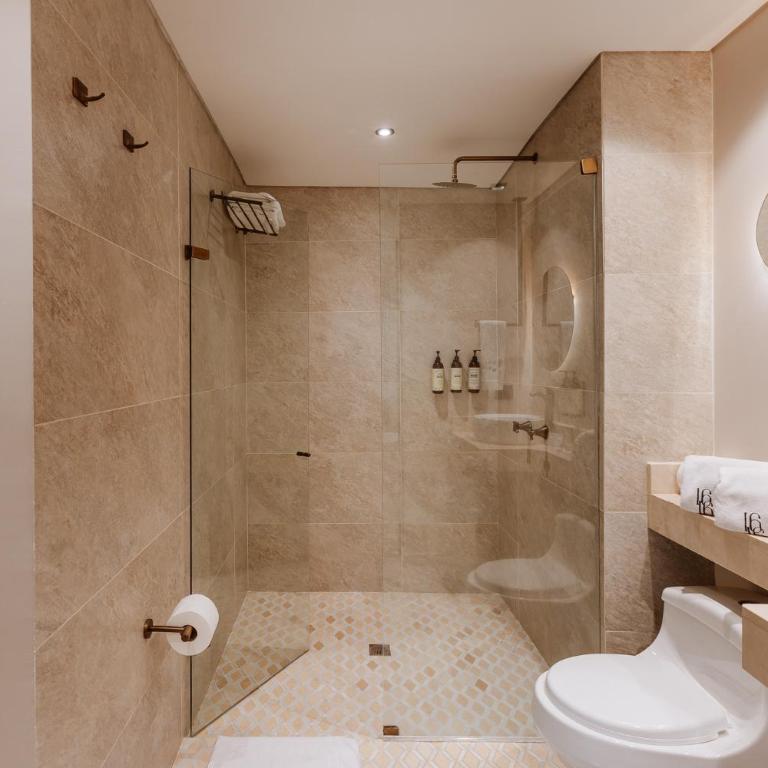 1616 Hotel - Superior Double Room with Two Double Beds with Bathtub - 4