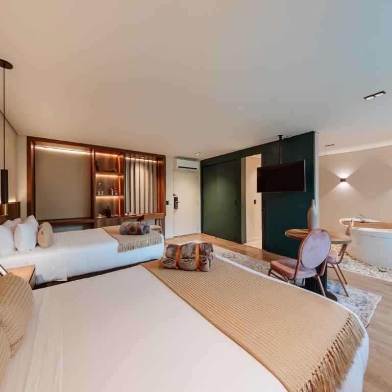 1616 Hotel - Superior Double Room with Two Double Beds with Bathtub - 5