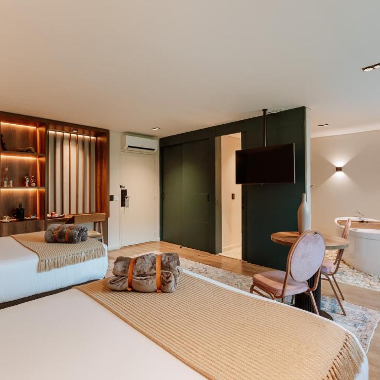 1616 Hotel - Superior Double Room with Two Double Beds with Bathtub - 7