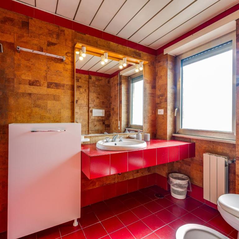 Bright Apartment with View and Parking - Two-Bedroom Apartment - 18