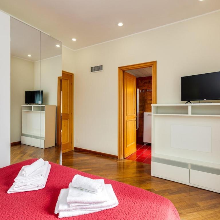 Bright Apartment with View and Parking - Two-Bedroom Apartment - 40