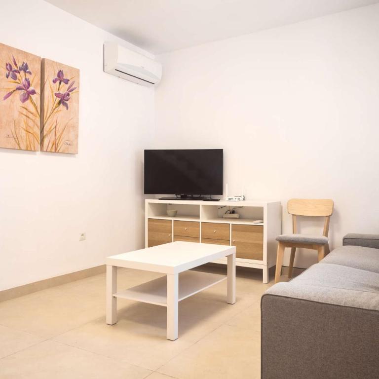 Casa Chica - Large Townhouse in Nerja Centro with Private Rooftop - Three-Bedroom Vacation Home - 6