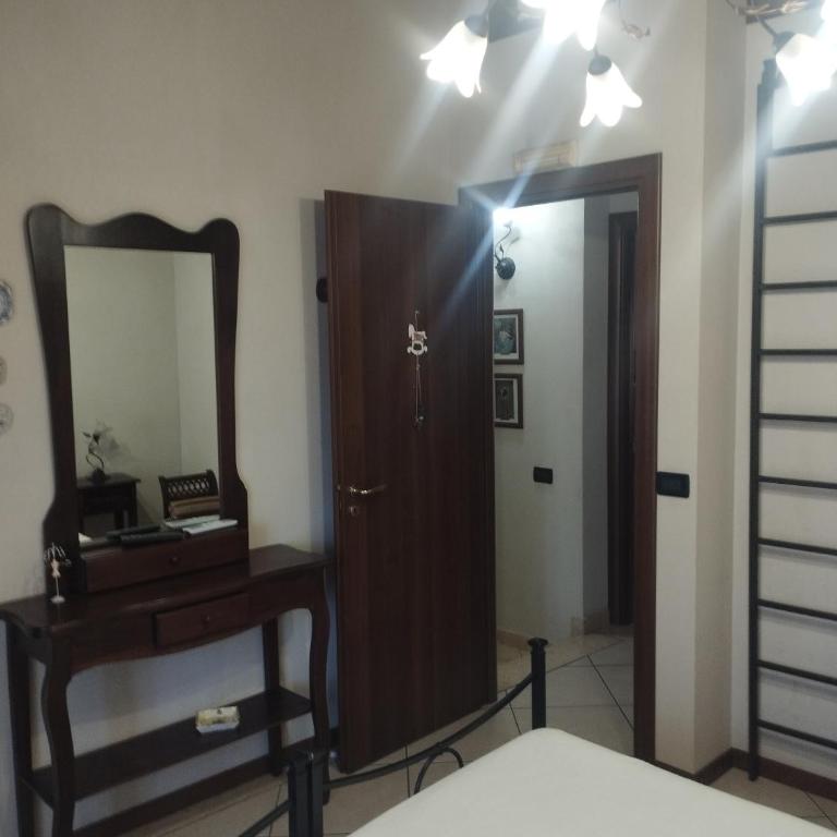 Casa al Centro Storico - Camera Matrimoniale/Doppia con Letti Singoli con Bagno Privato Esterno - 5