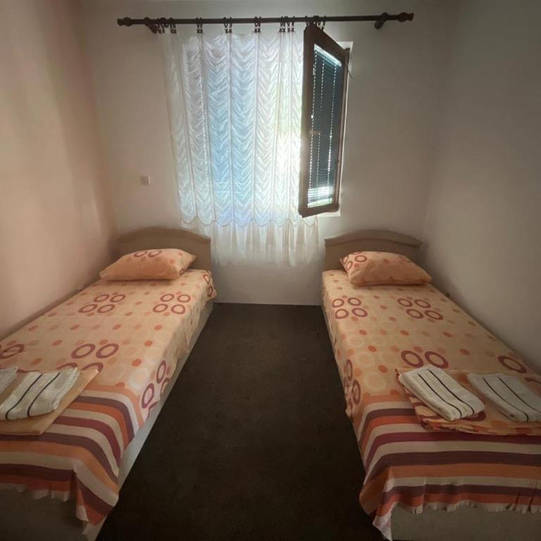 Guest House Lalic - Three-Bedroom Apartment - 1