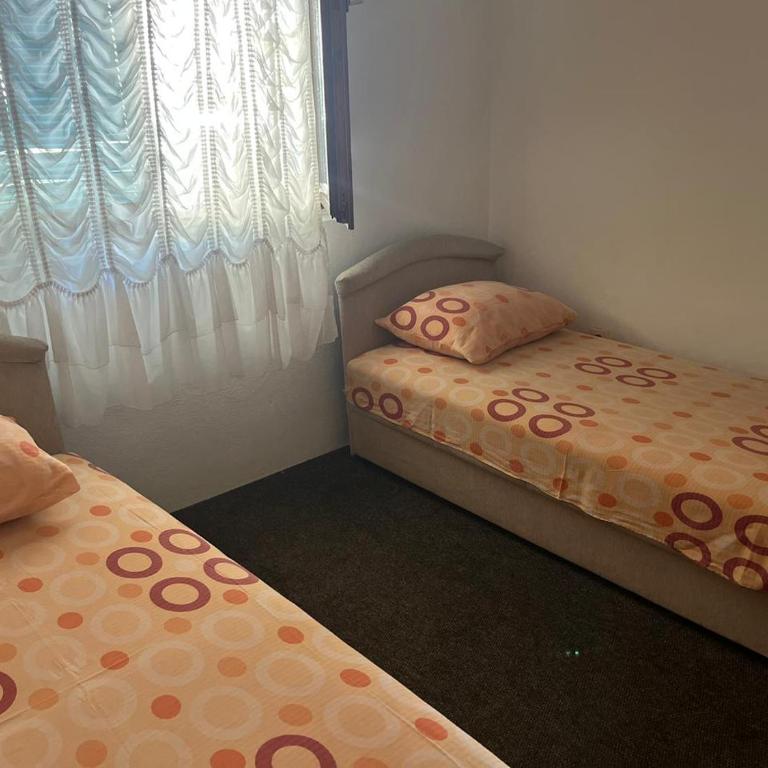 Guest House Lalic - Three-Bedroom Apartment - 2