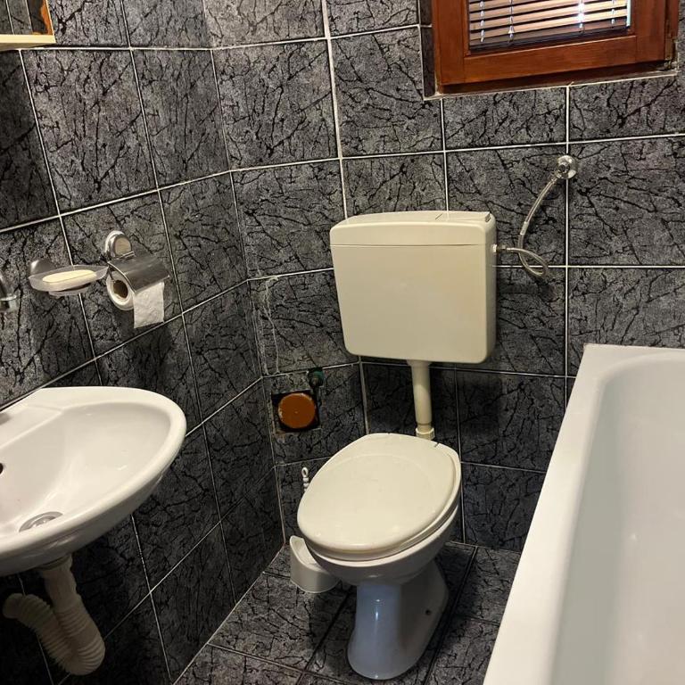 Guest House Lalic - Three-Bedroom Apartment - 6
