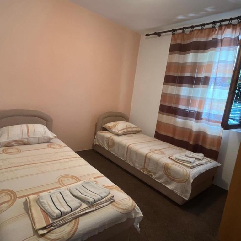 Guest House Lalic - Three-Bedroom Apartment - 8