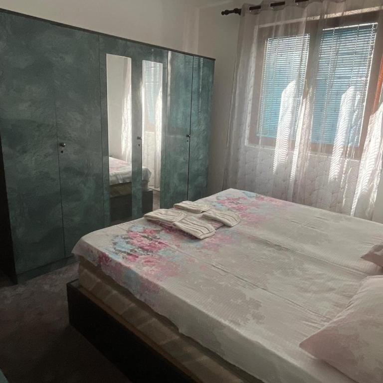 Guest House Lalic - Three-Bedroom Apartment - 10