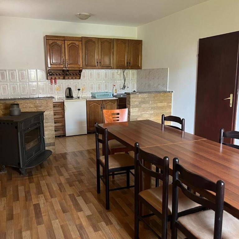 Guest House Lalic - Three-Bedroom Apartment - 12