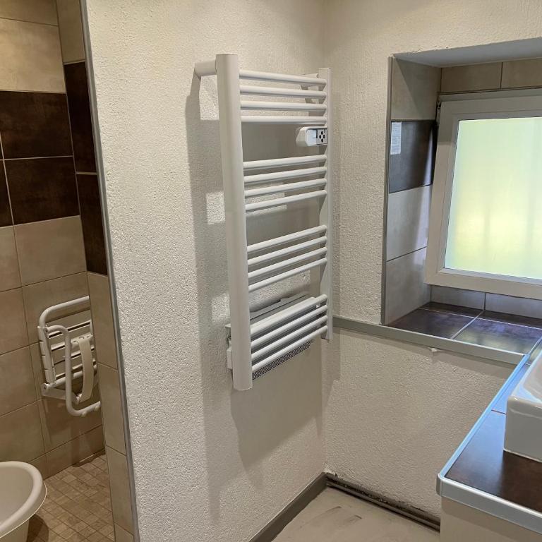 La Jument Verte Chambres d'Hôtes Aix-les-Bains - Appartement - Rez-de-Chaussée - 23