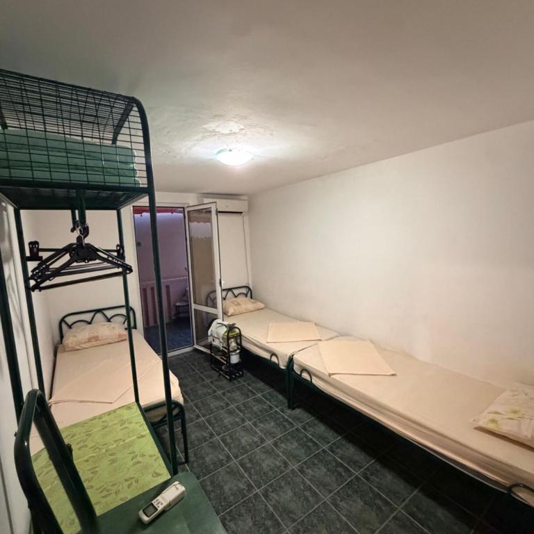 ADM Apartment - Trokrevetna Soba sa Balkonom - 1