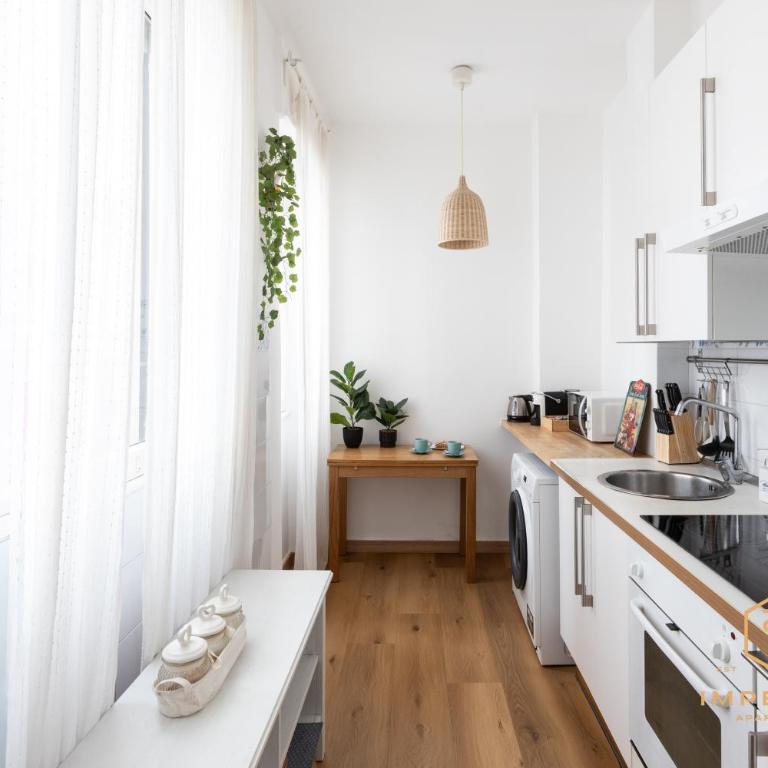 Imperium Testaccio Retreat - up to 7 pax, 2 balconies, 15 min to trastevere and metro station - Apartamento Deluxe de 2 dormitorios con balcón - 4