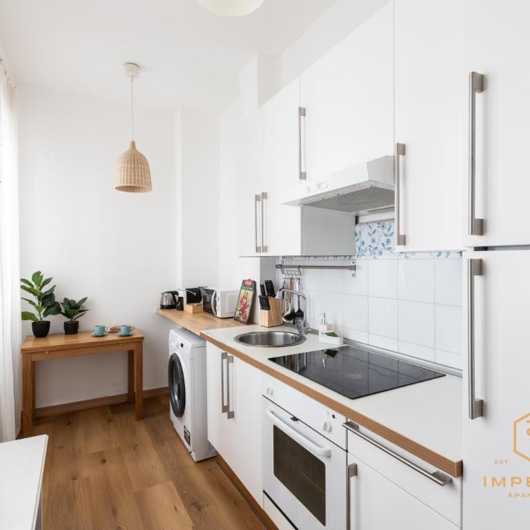 Imperium Testaccio Retreat - up to 7 pax, 2 balconies, 15 min to trastevere and metro station - Apartamento Deluxe de 2 dormitorios con balcón - 30