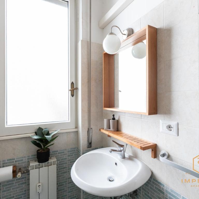 Imperium Testaccio Retreat - up to 7 pax, 2 balconies, 15 min to trastevere and metro station - Apartamento Deluxe de 2 dormitorios con balcón - 47