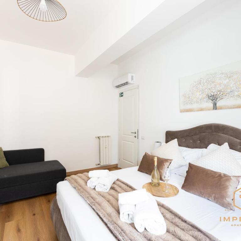 Imperium Testaccio Retreat - up to 7 pax, 2 balconies, 15 min to trastevere and metro station - Apartamento Deluxe de 2 dormitorios con balcón - 25