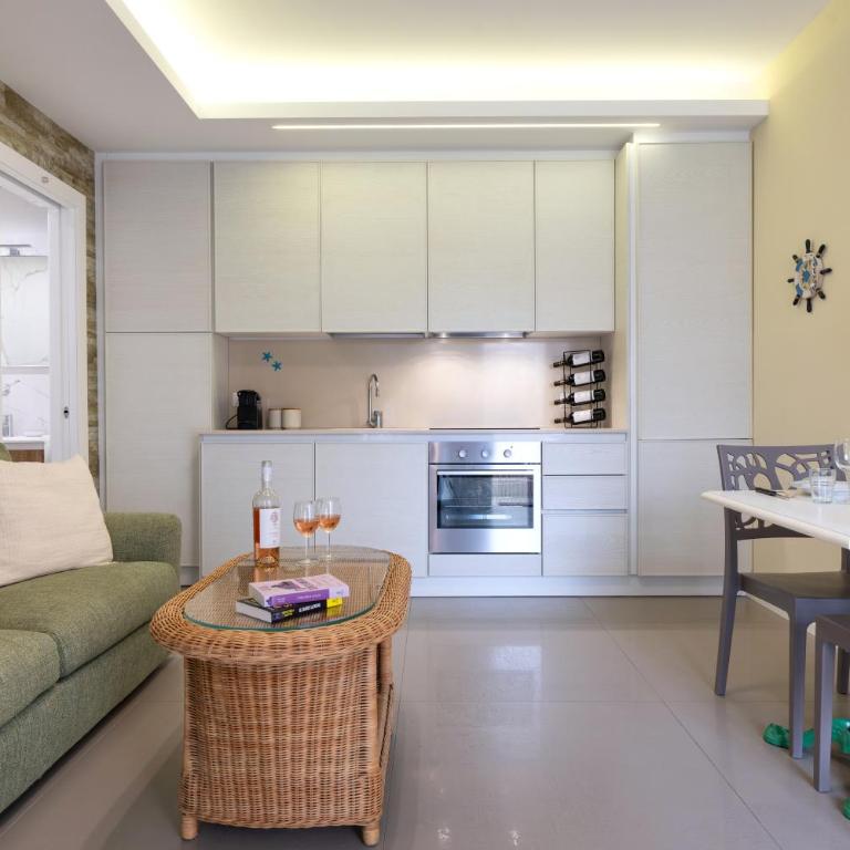 Up to 16 Guests - 3 Separate Apartments in One Building - Appartamento con 3 Camere da Letto - 7