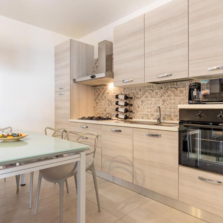 Up to 16 Guests - 3 Separate Apartments in One Building - Appartamento con 3 Camere da Letto - 97