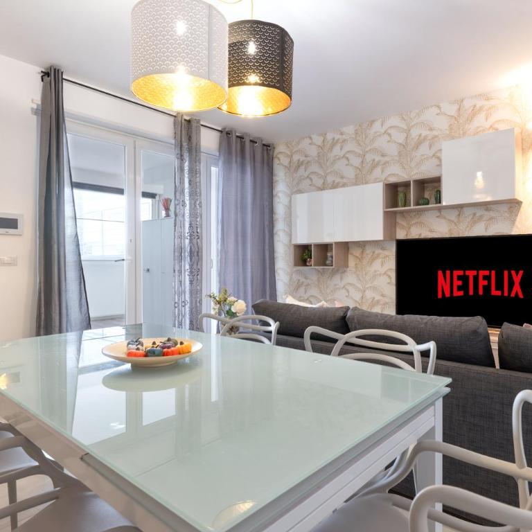 Up to 16 Guests - 3 Separate Apartments in One Building - Appartamento con 3 Camere da Letto - 87