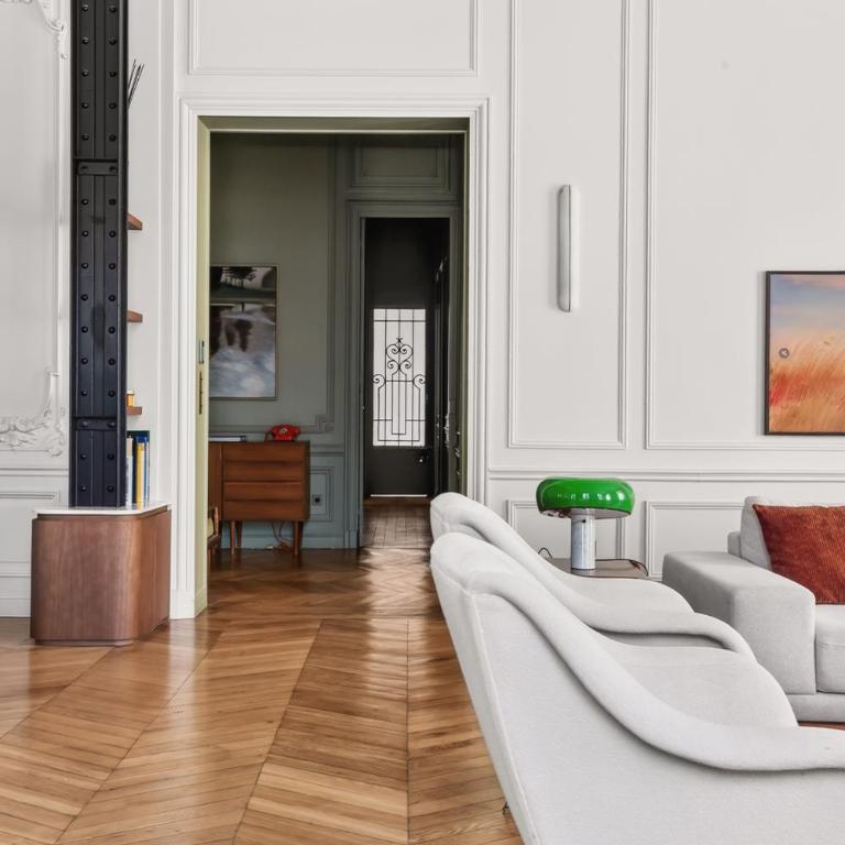Prestigious Avenue Foch Apartment with Private Garden - Appartement - 53