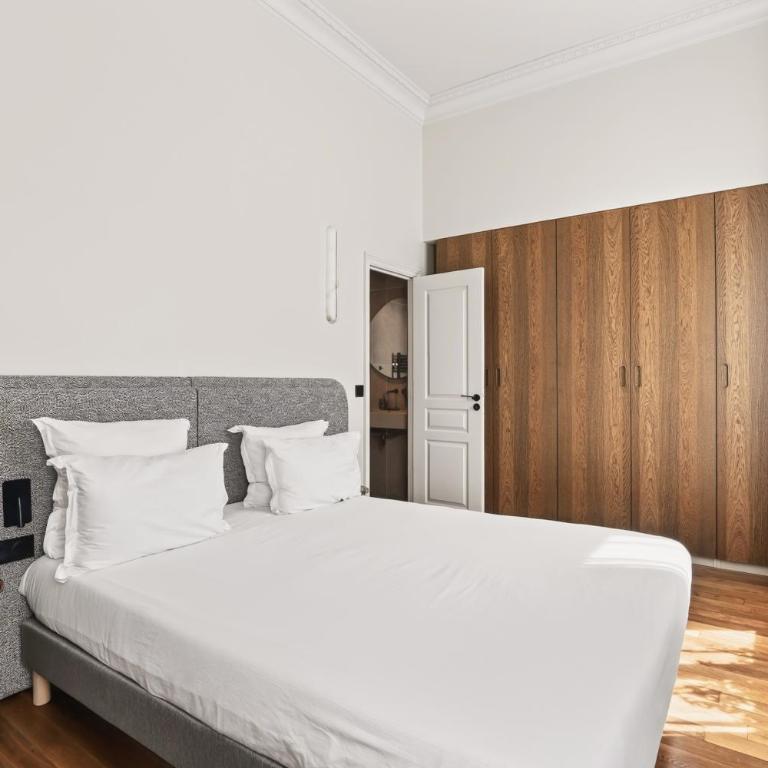 Prestigious Avenue Foch Apartment with Private Garden - Appartement - 14