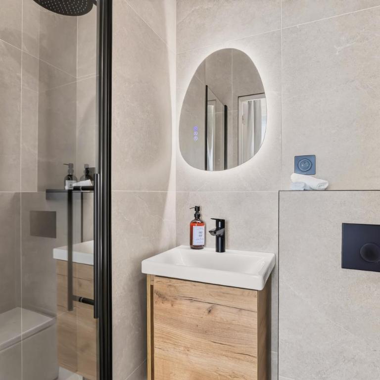 Prestigious Avenue Foch Apartment with Private Garden - Appartement - 8