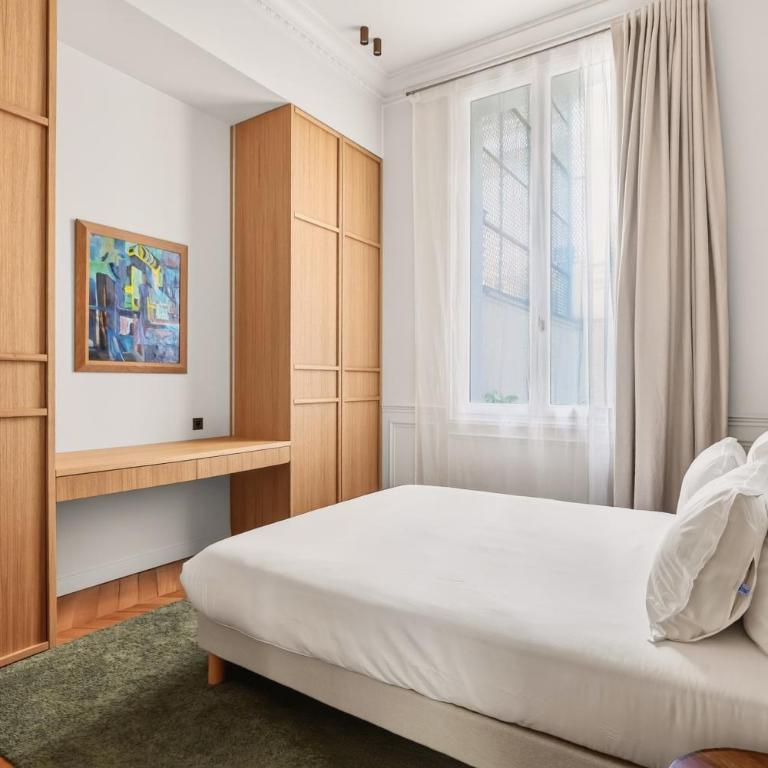 Prestigious Avenue Foch Apartment with Private Garden - Appartement - 15