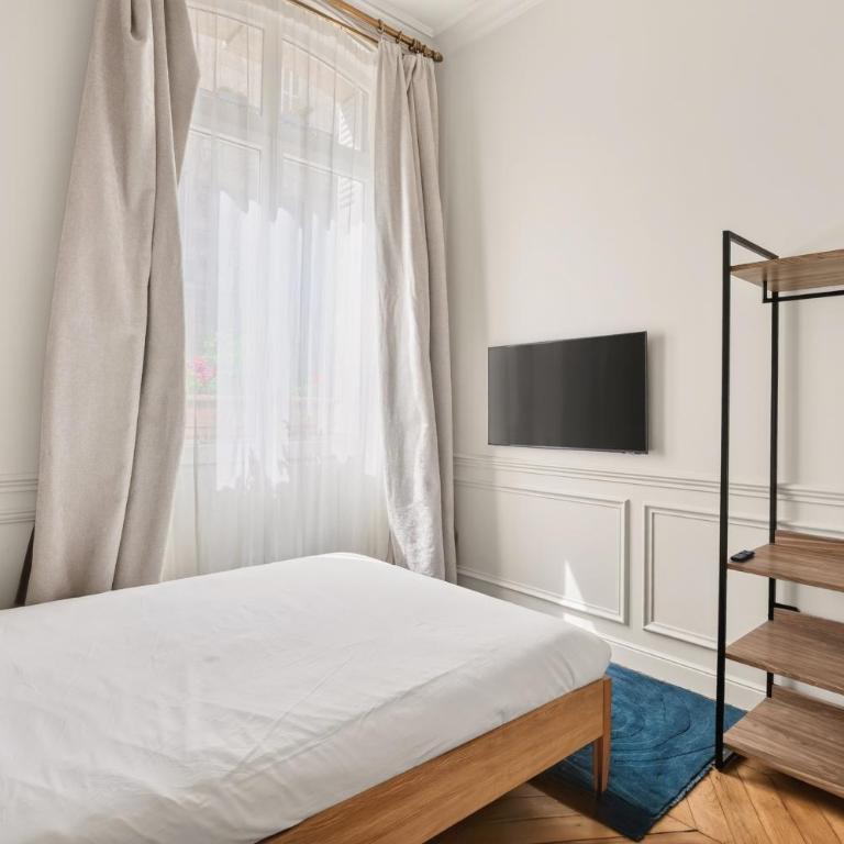 Prestigious Avenue Foch Apartment with Private Garden - Appartement - 40