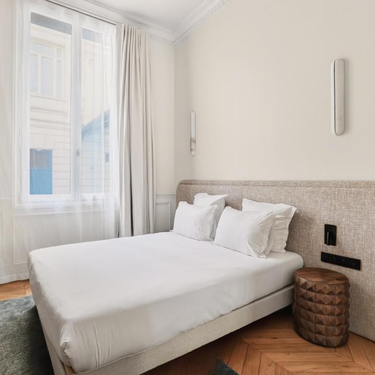 Prestigious Avenue Foch Apartment with Private Garden - Appartement - 46