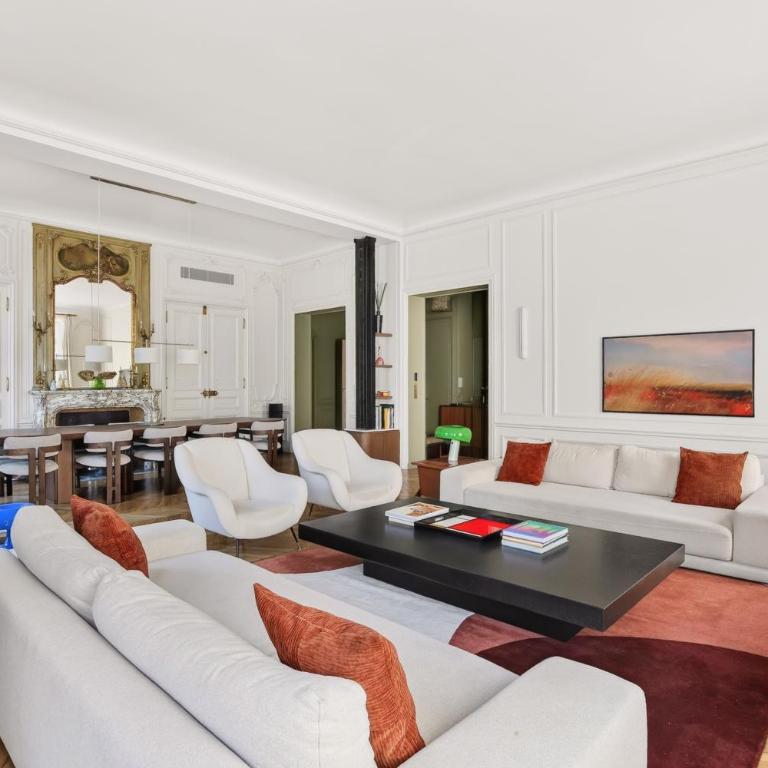 Prestigious Avenue Foch Apartment with Private Garden - Appartement - 48