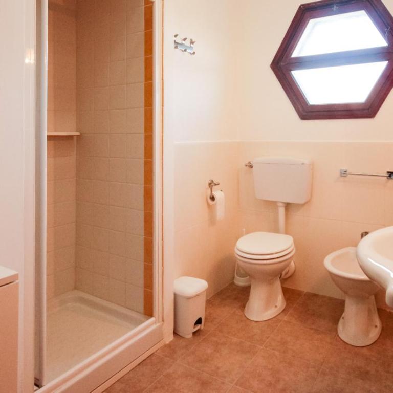 Case Bongiovi - Two-Bedroom House - 14