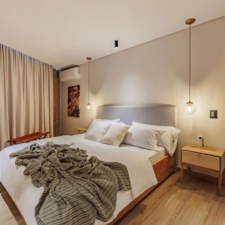 Apartamento recién remodelado, con mesa de billar Poblado - Three-Bedroom Apartment - 2