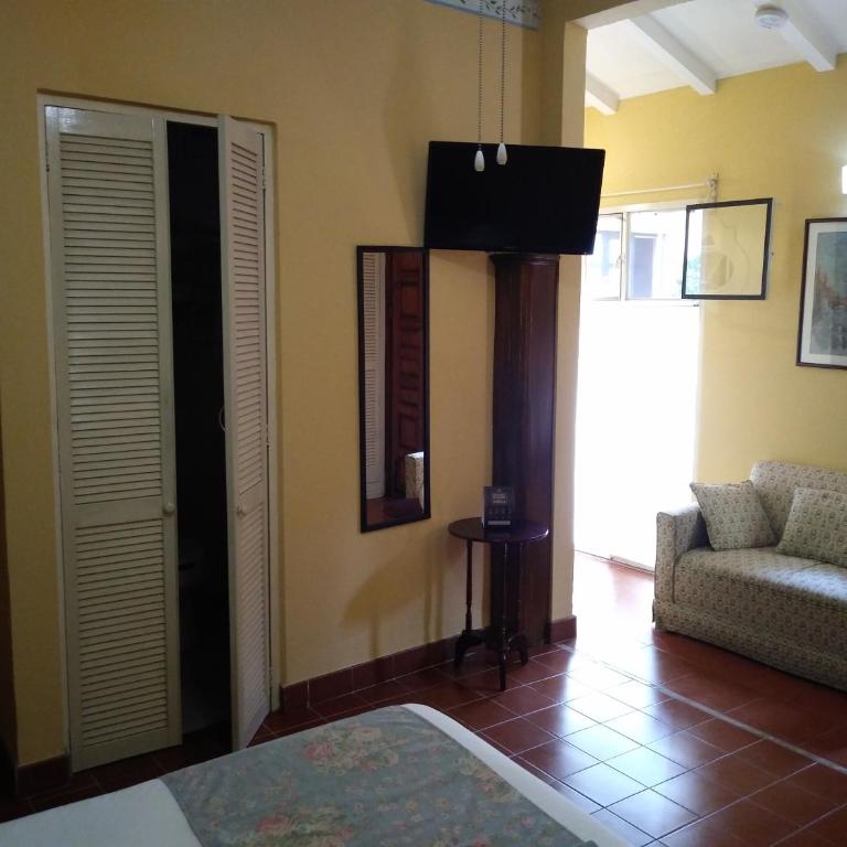 Villa Mirasol - Habitación con cama grande - 1