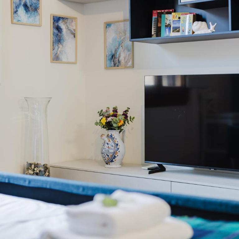Puccinotti Hideaway - Two-Bedroom Apartment - 4
