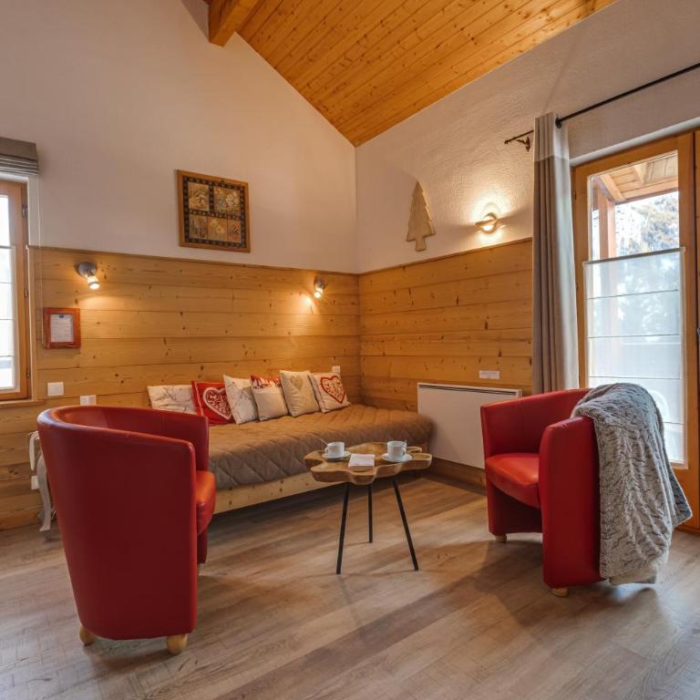 Mountain Lodge in Alps-chez Philippe, Panoramic-Village, Renting, view over Glaciers - Chambre Triple avec Vue - 5