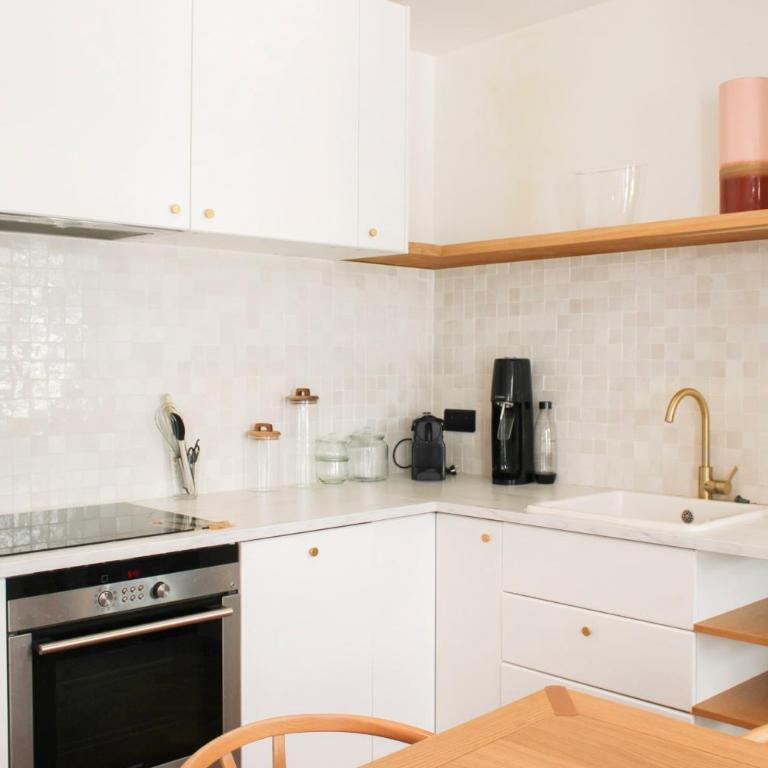 Apartment with balcony in the 9th arrondissement - Apartment - 5