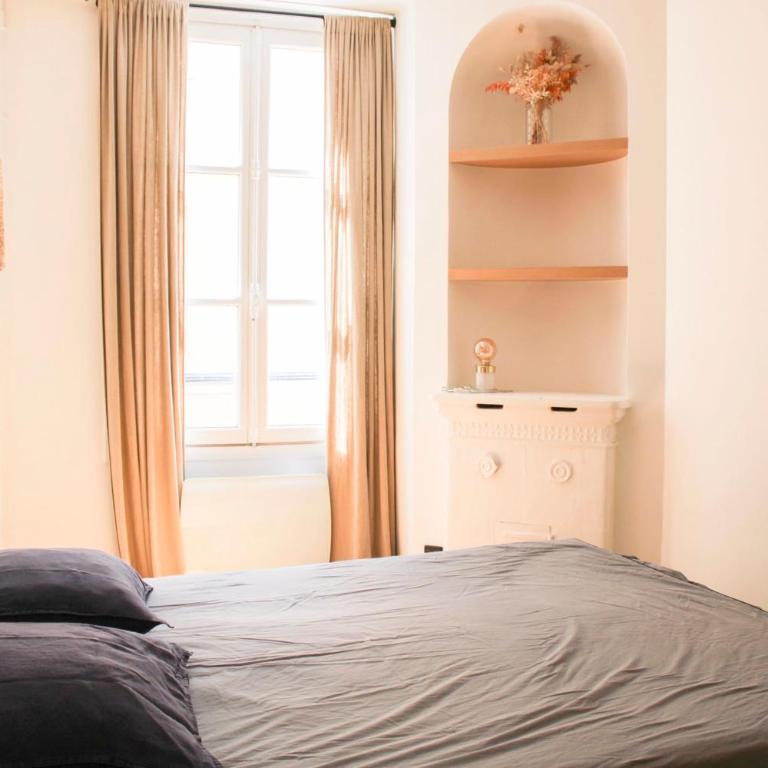Apartment with balcony in the 9th arrondissement - Apartment - 7